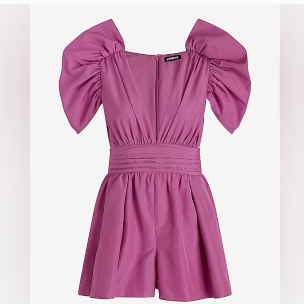 NWT V-neck puff sleeve Pleated romper From Express S-8
